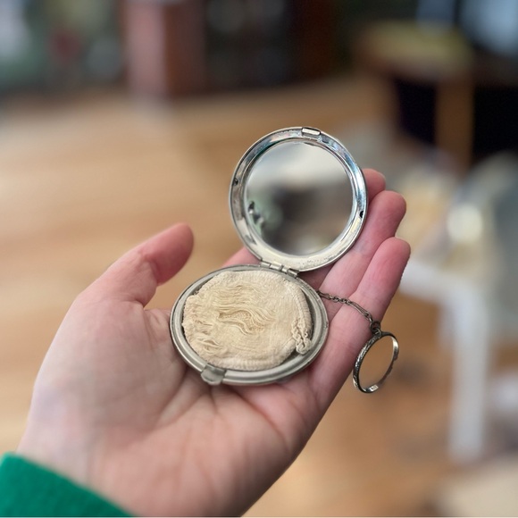 Fantastic Vintage 1920’s Compact - Picture 3 of 4